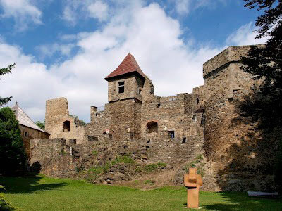 Zřícenina hradu a zámek Klenová