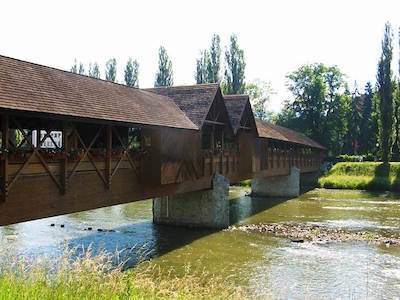 Drevený kolonádový most