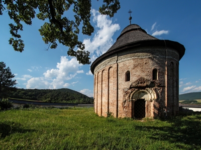 Románska rotunda v Šiveticiach